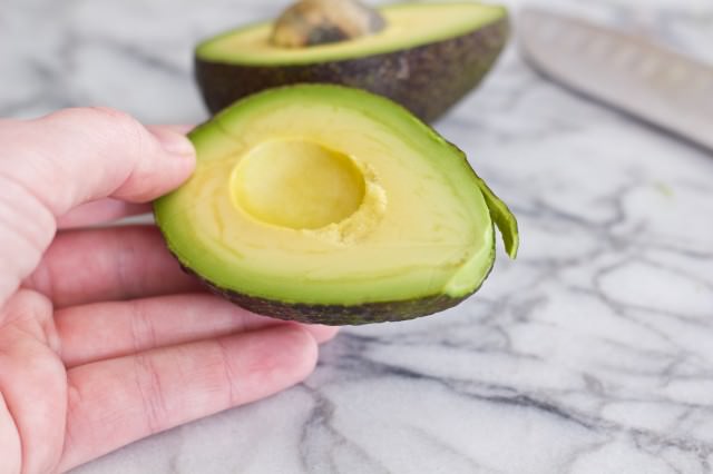 How To Cut and Peel an Avocado