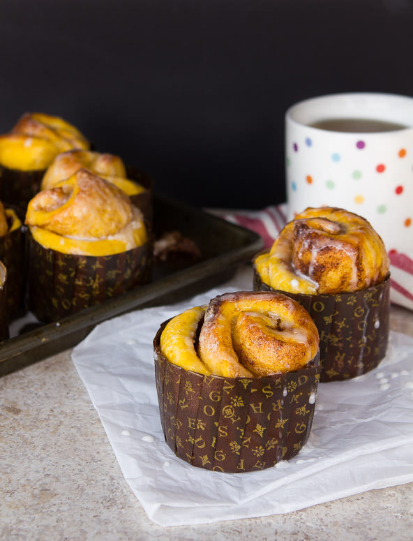 Pumpkin cinnamon roll muffins