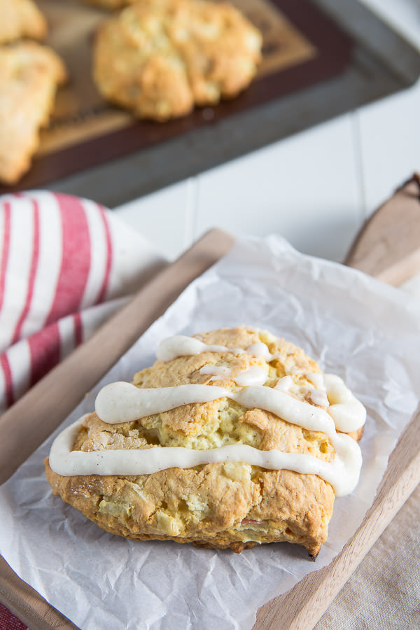 Apple scones with apple pie spice icing