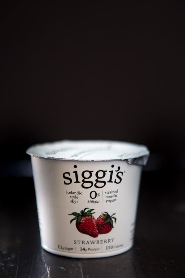 Strawberry granola yogurt parfait