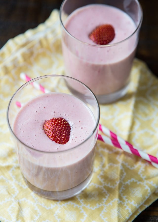 Strawberry banana yogurt smoothie