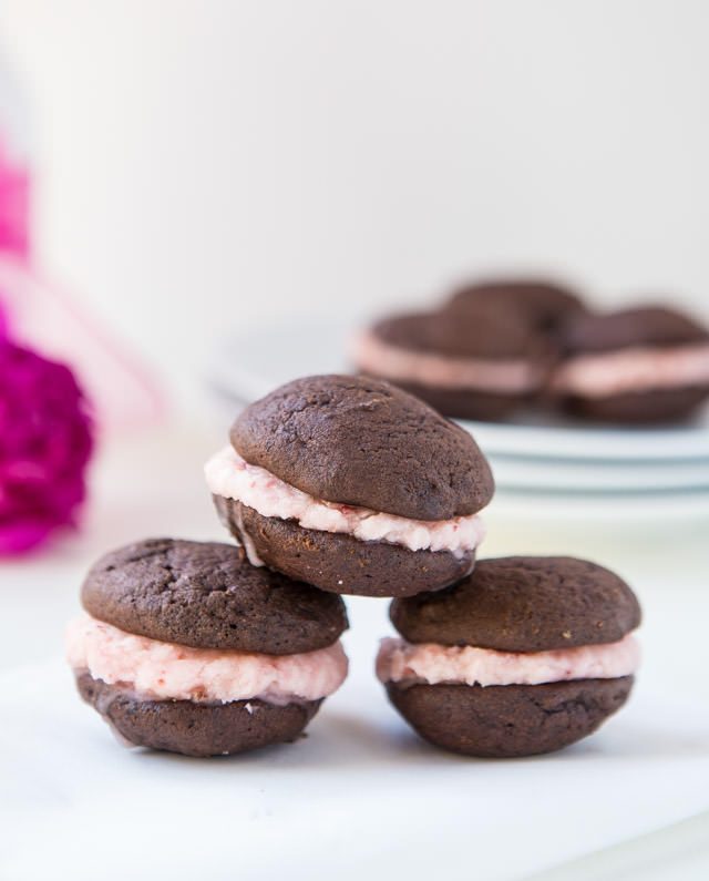 Whoopie pie with strawberry cream