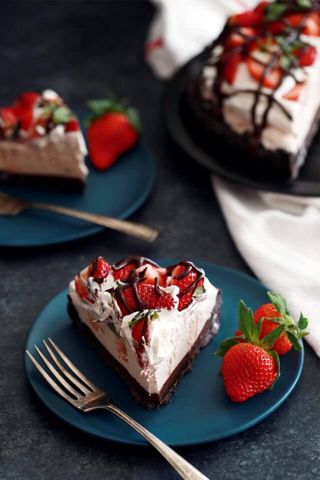 chocolate-covered-strawberry-ice-cream-tart