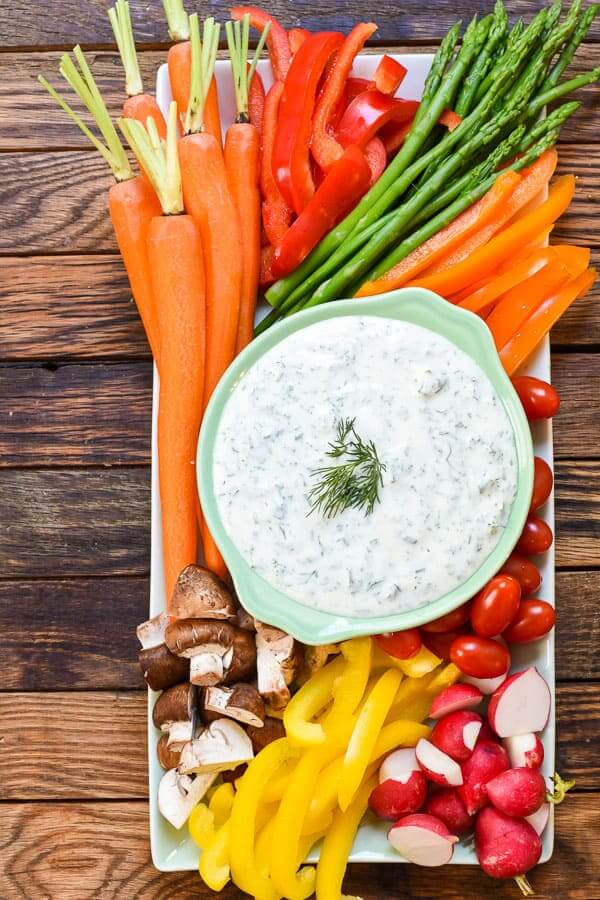 vegetable-platter-with-herbed-greek-yogurt-dip